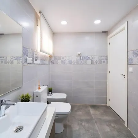 Apartment Seaside Charm In Malaga